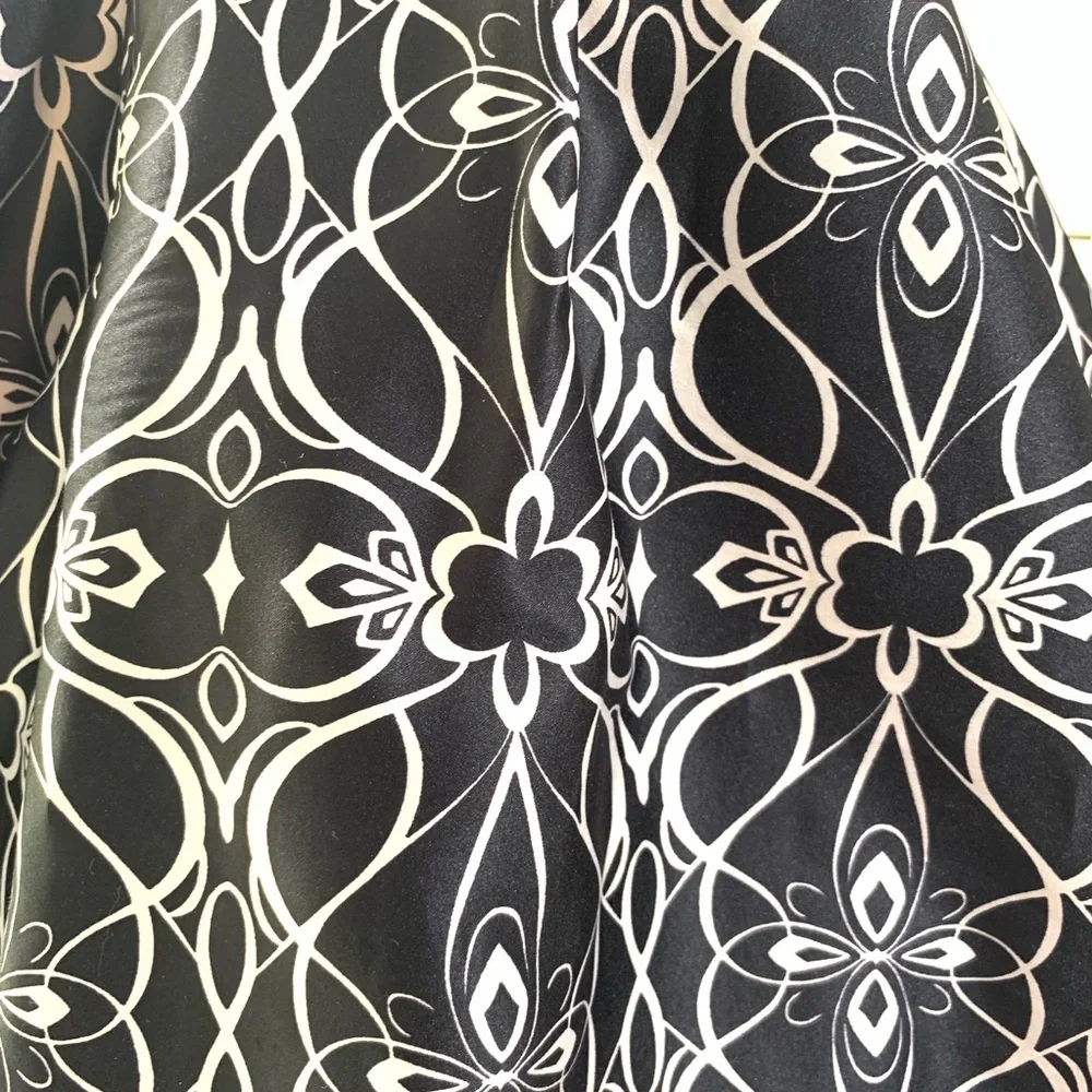 Black & cream/light tan geometric shape skirt flowy A-line size 8